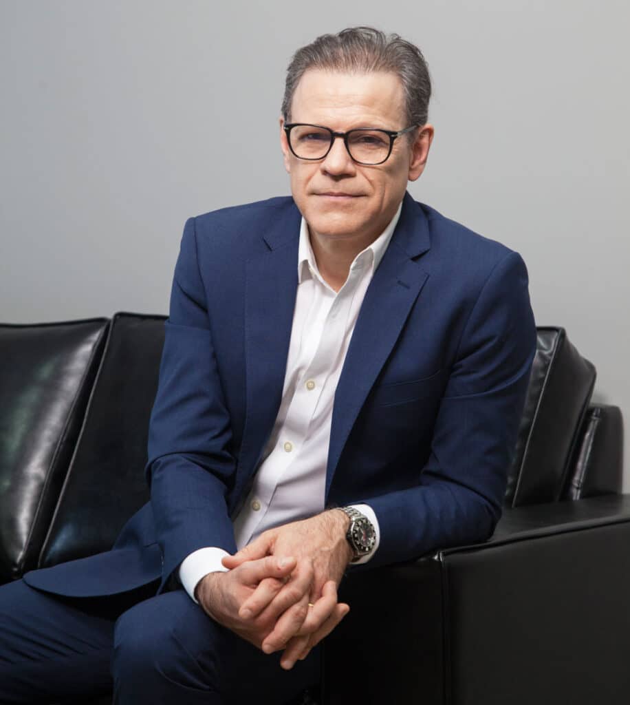 Alexandre Secco é jornalista e advogado especializado em marketing jurídico e comunicação estratégica. Tem mais de 15 anos de experiência no mercado de serviços jurídicos. É sócio da Secco Attuy Marketing Jurídico e da Análise Editorial, onde desenvolveu e dirigiu o ranking “Análise Advocacia: Os Mais Admirados do Direito”.